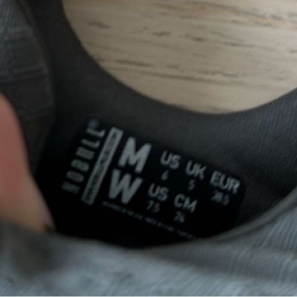 LIKE NEW NOBULL RIPSTOP RUNNER (W 7.5) - Picture 6 of 6